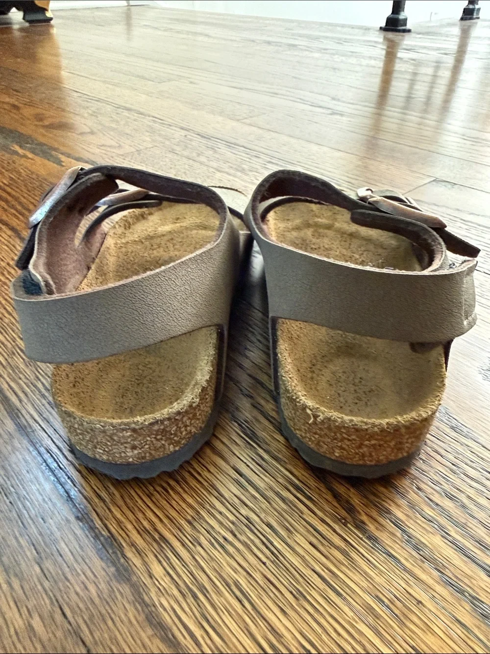 E Birkenstock Kids Double-Strap Taupe Sandals with Metal Buckles